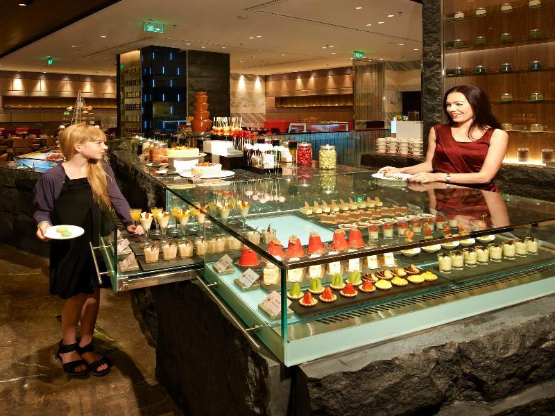 Hotel Nikko Tianjin Eksteriør bilde A buffet at a hotel